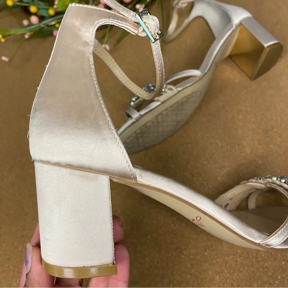 Jewel Badgley Mischka Cream Heels with Crystal Embellishments - Picture 6 of 13